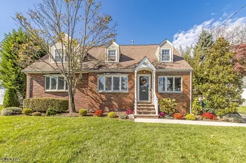 1242 Knollwood Rd, Mountainside, NJ 07092