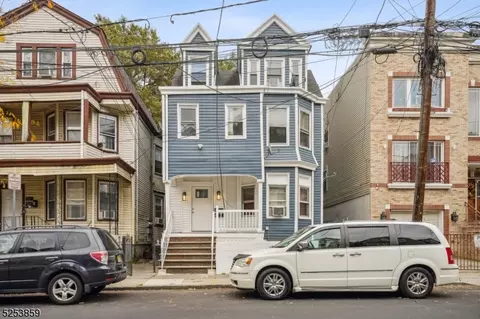 176 S 9th St, Newark, NJ 07107