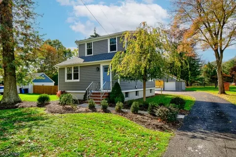 123 Mountain Pkwy, Green Brook, NJ 08812
