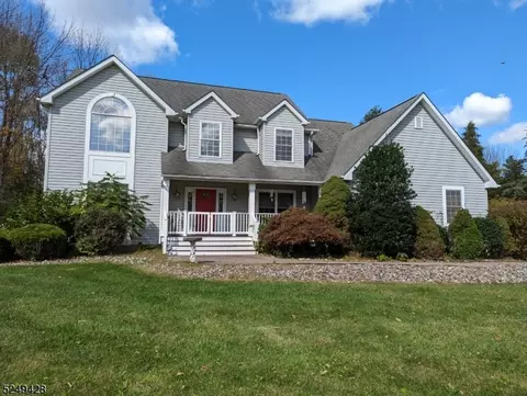 4 Tally Ho Ln, Newton, NJ 07860