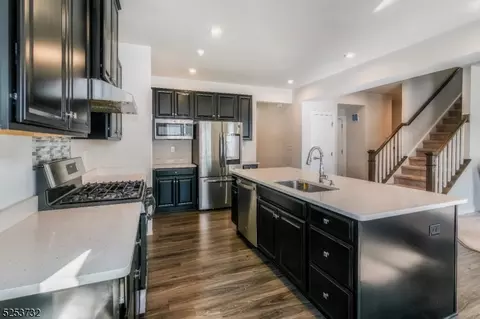 12 Trafalgar Ct, Sparta, NJ 07871
