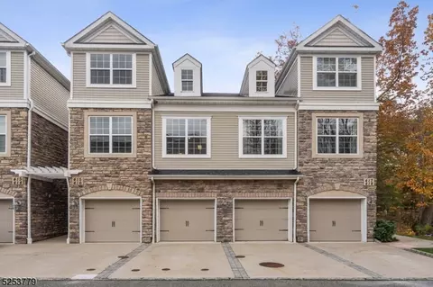 416 Welsh Pl, Morris Plains, NJ 07950