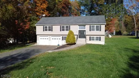112 Overlook Dr, Montague, NJ 07827