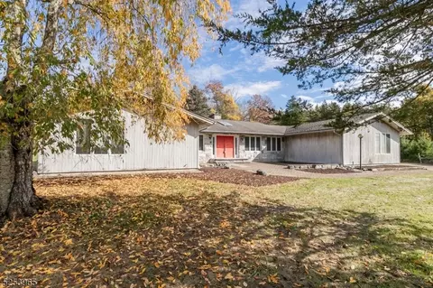 83 Sunset Lake Rd, Hardwick Twp, NJ 07825