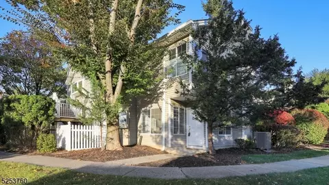 2 Tory Ct, Bedminster, NJ 07921