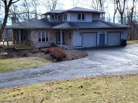 2 Stone Ridge Rd, Sussex, NJ 07461