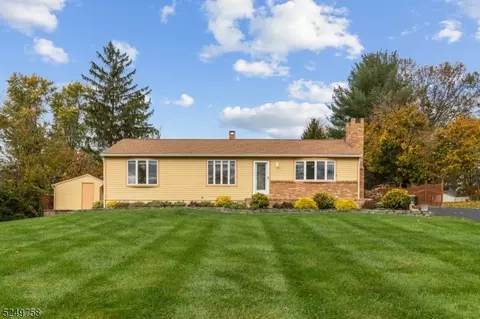 7 Circle Dr N, Lambertville, NJ 08530