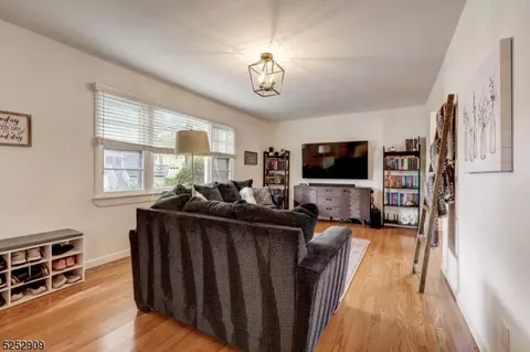 33 Sunset Dr, Nutley Twp, NJ 07110 photo 9