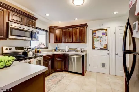 33 Sunset Dr, Nutley Twp, NJ 07110 photo 16