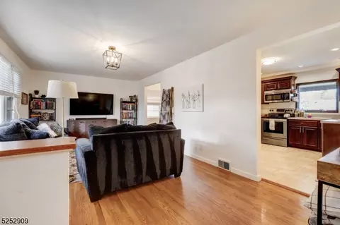 33 Sunset Dr, Nutley Twp, NJ 07110 photo 8