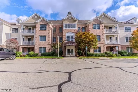 68 Ridgeview Ln #68, Mount Arlington, NJ 07856