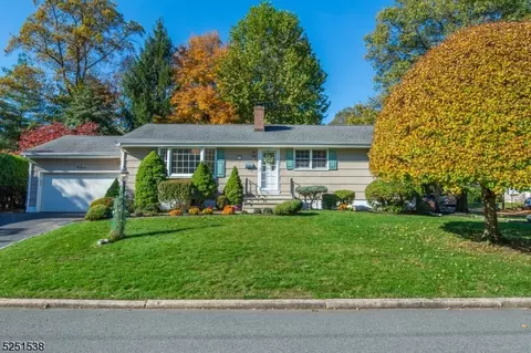 261 Raymond St, Hillsdale, NJ 07642