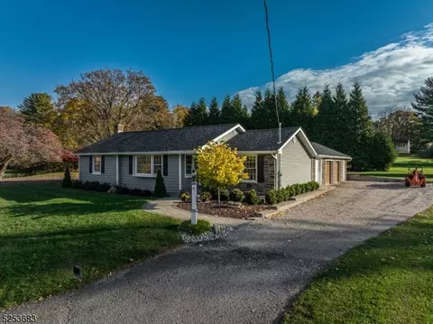 6 Hillside Ln, Milford, NJ 08848
