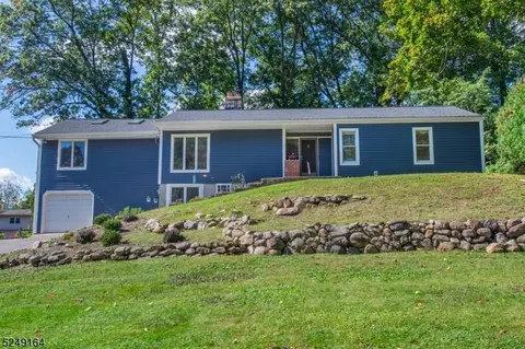66 Moraine Rd, Morris Plains, NJ 07950