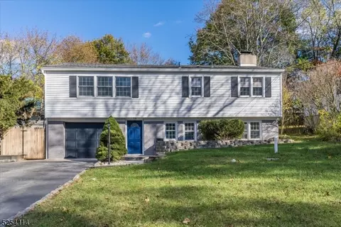 48 Hunters Ln, Sparta, NJ 07871
