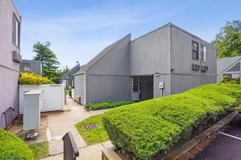 684 Irvington Ave #6, Maplewood, NJ 07040