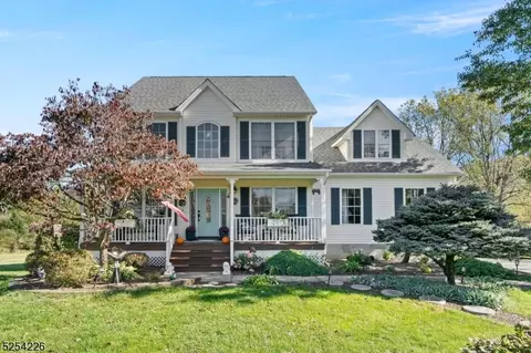 164 Mountain Rd, Hamburg, NJ 07419