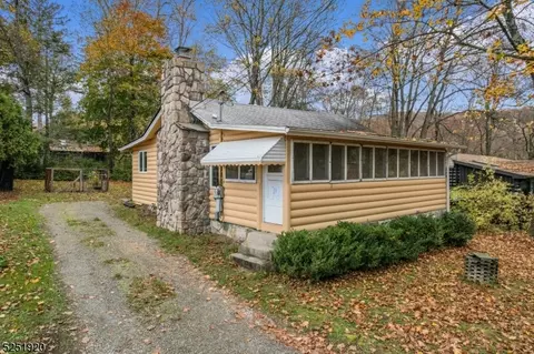 8 Grandview Rd, Sussex, NJ 07461