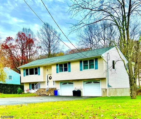 12 Felter Pl, Jefferson, NJ 07849