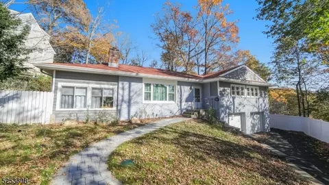18 Minnehaha Blvd, Oakland, NJ 07436