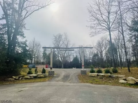2 Davon Ln, Hardyston Twp, NJ 07419