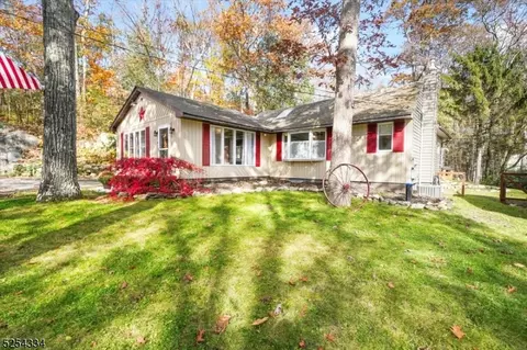 20 Quinton Rd, West Milford Twp, NJ 07421