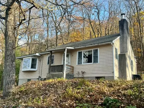 47 E Shore Trl, Sandyston, NJ 07826