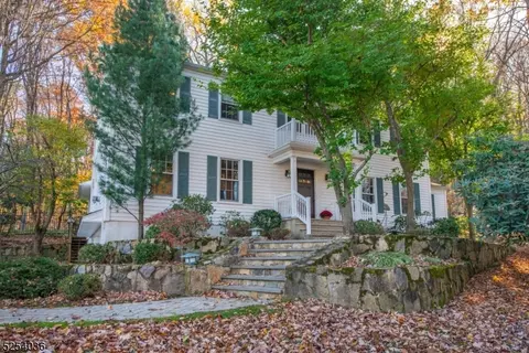 12 Fieldstone Ct, Randolph, NJ 07869