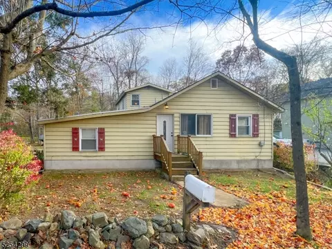 78 Dunham Rd, West Milford Twp, NJ 07421
