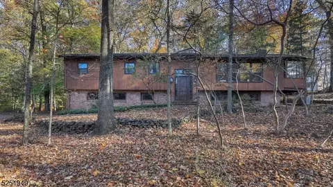 18 Redwood Rd, Bridgewater Twp, NJ 08836