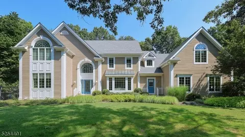 63 S Stone Hedge Dr, Basking Ridge, NJ 07920