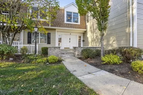 4 Heritage Dr # E, Chatham Twp, NJ 07928