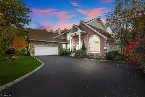 19 Ramapo Mountain Dr, Wanaque, NJ 07465