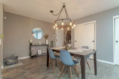 24 Woodedge Ave, Edison, NJ 08817