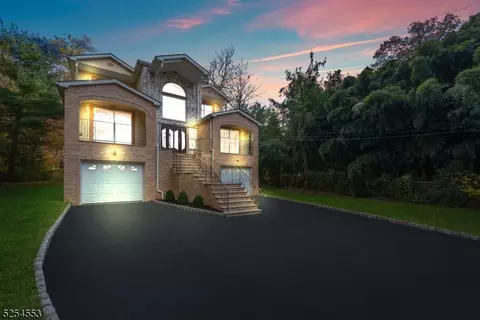 908 Valley Rd, Watchung, NJ 07069