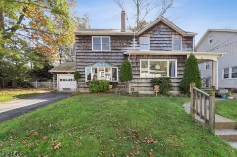 21 Roosevelt Ave, Dumont, NJ 07628