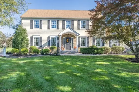 12 Harvest Ct, Flemington, NJ 08822