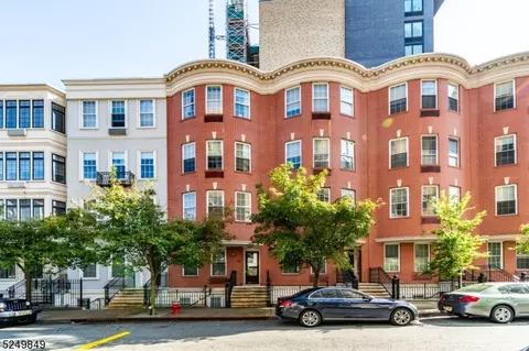 102 Tidewater St #1A, Jersey City, NJ 07302