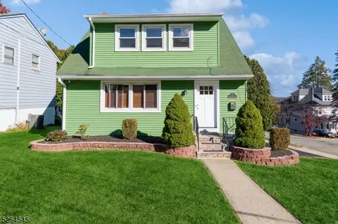 2 Green Tree Ln, Dover, NJ 07801