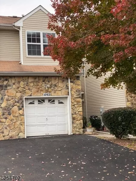 1092 Oakcroft Ln, Somerset, NJ 08873