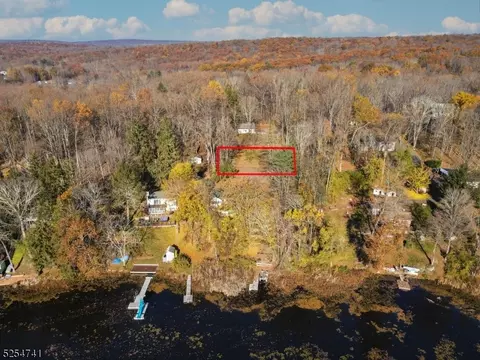 16 W Lakeside Ln, Hampton Twp, NJ 07860