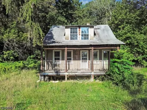 91 Mount View St, Newton, NJ 07860