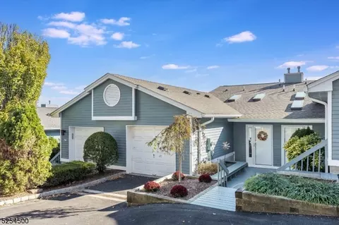 56 Skyview Ter, Clifton, NJ 07013