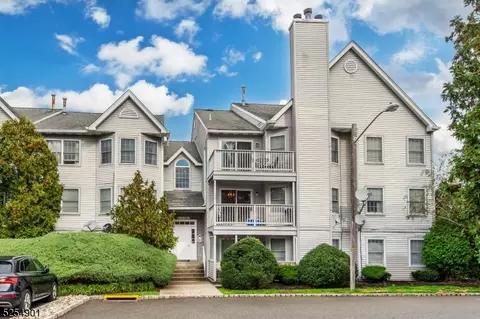 116 Quartz Ln, Paterson, NJ 07501