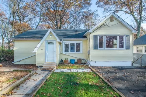 633 Brooklyn Mountain Rd, Hopatcong, NJ 07843