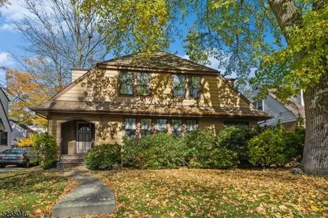 529 Wyndham Rd, Teaneck, NJ 07666