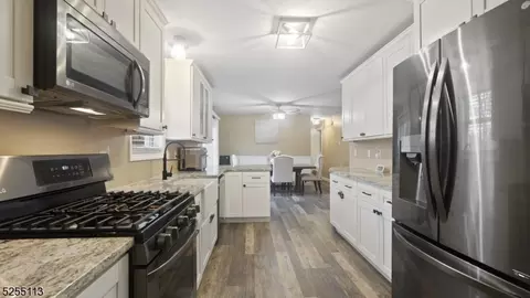 8 Post Hill Rd, Highland Lakes, NJ 07422