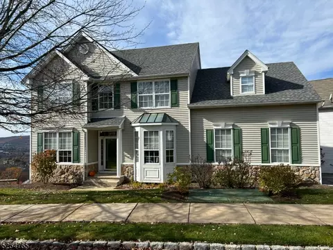 152 Winding Hill Dr, Hackettstown, NJ 07840