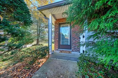 301 Betty Ln, Mine Hill, NJ 07803