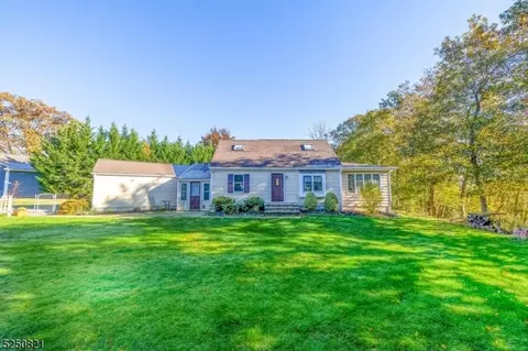 21 Maple Ter, Millstone, NJ 08844